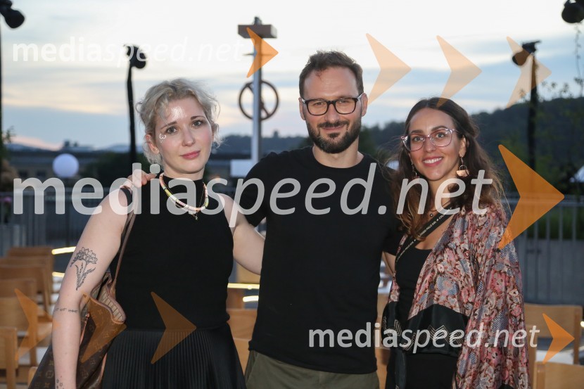  Eva Mahkovic, dramaturginja;  Darjan Mihajlović Cerar, scenograf;  Branka Pavlič, kostumografinjaMojster, premiera