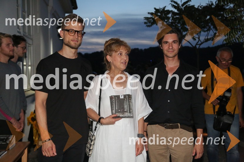  Jaša Koceli, režiser;  Barbara Hieng Samobor, direktorica in umetniška vodja MGL;  Luka Mesec, podpredsednik vlade in minister za delo, družino, socialne zadeve in enake možnostiMojster, premiera