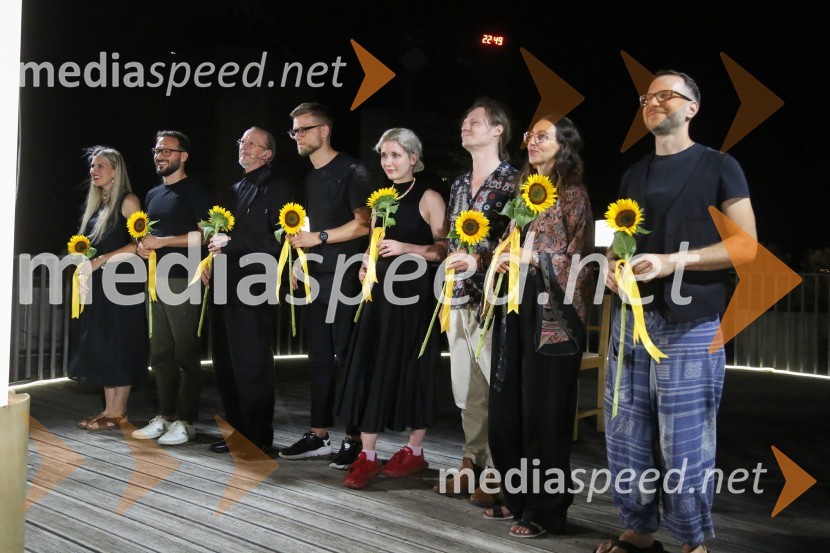  Mankica  Kranjec, fotografinja;  Darjan Mihajlović Cerar, scenograf;  Alojz Svete, igralec;  Jaša Koceli, režiser;  Eva Mahkovic, dramaturginja;  Miha Petric, glasbenik;  Branka Pavlič, kostumografinja;  David Andrej Francky, oblikovalec svetlobeMojster, premiera