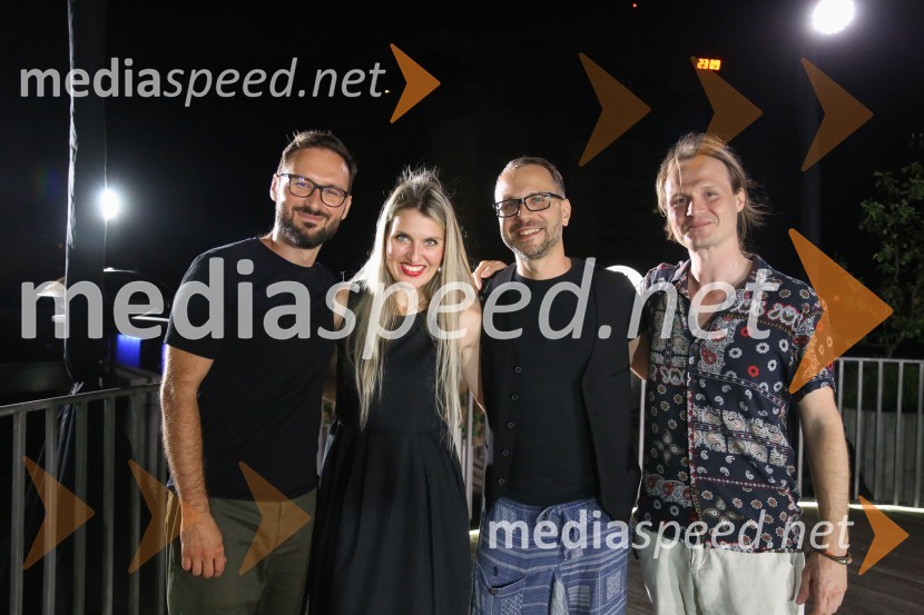  Darjan Mihajlović Cerar, scenograf;  Mankica  Kranjec, fotografinja;  David Andrej Francky, oblikovalec svetlobe;  Miha Petric, glasbenikMojster, premiera