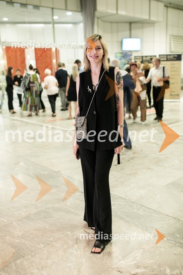  Sara Briški Cirman - Raiven, pevka, harfistkaRekviem, Festival Ljubljana 2022