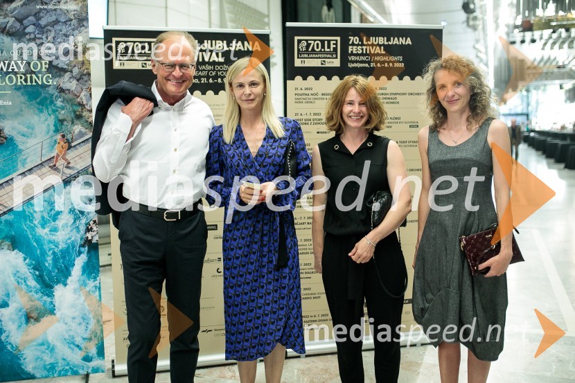  Janez  Škrabec, direktor Riko d.o.o.;  Barbara Konda, vodja mednarodnih projektov FIT Slovenija;  Maja Vidergar, vodja marketinških projektov, Cankarjev dom;  Polona Lovšin, vodja komunikacij, Riko d.o.o.Rekviem, Festival Ljubljana 2022