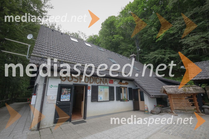 Vedno več obiskovalcev gora, več dela za markaciste