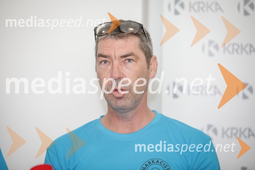  Uroš ZagoričnikVedno več obiskovalcev gora, več dela za markaciste