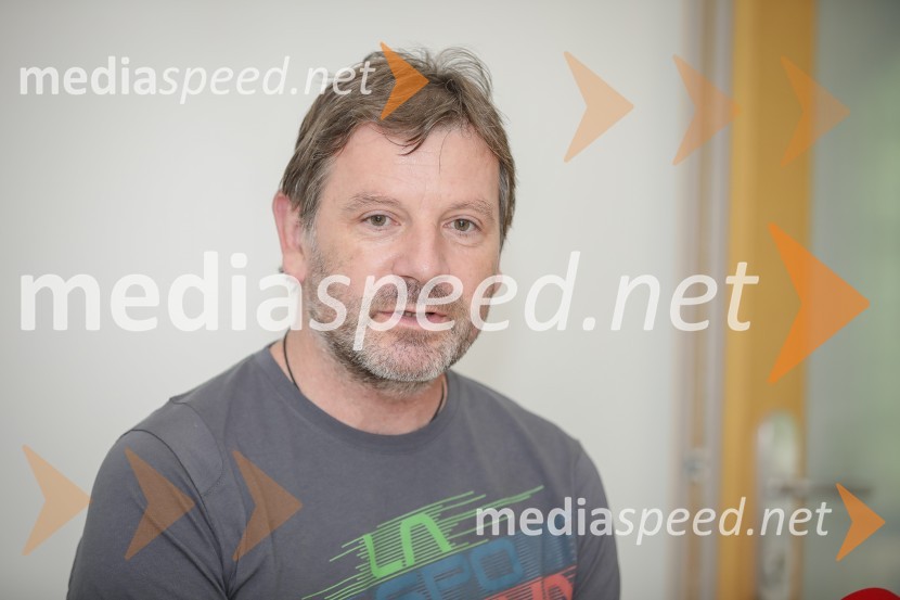  Miha MarenčeVedno več obiskovalcev gora, več dela za markaciste