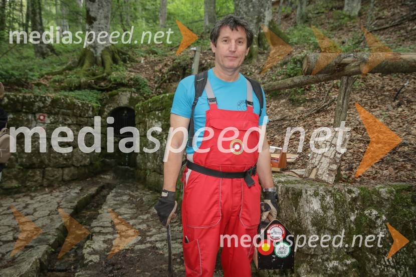 Vedno več obiskovalcev gora, več dela za markaciste