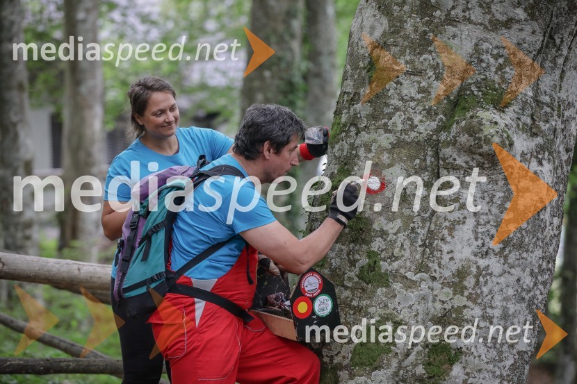 Vedno več obiskovalcev gora, več dela za markaciste