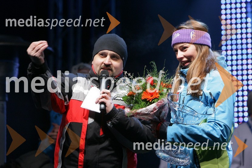 Dejan Vedlin, moderator Radia City ter član ekipe Reporter Milan in Tina Maze, smučarka in zmagovalka veleslaloma za 45. Zlato lisicoZlata Lisica, podelitev nagrad za veleslalom in žrebanje startnih številk za slalom