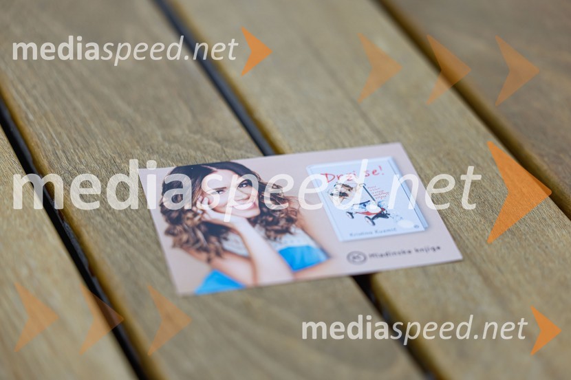 Pogovor z ameriško vlogerko Kristino Kuzmič ob izidu knjige Drži se