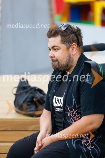  Nejc Simšič, novinarPogovor z ameriško vlogerko Kristino Kuzmič ob izidu knjige Drži se