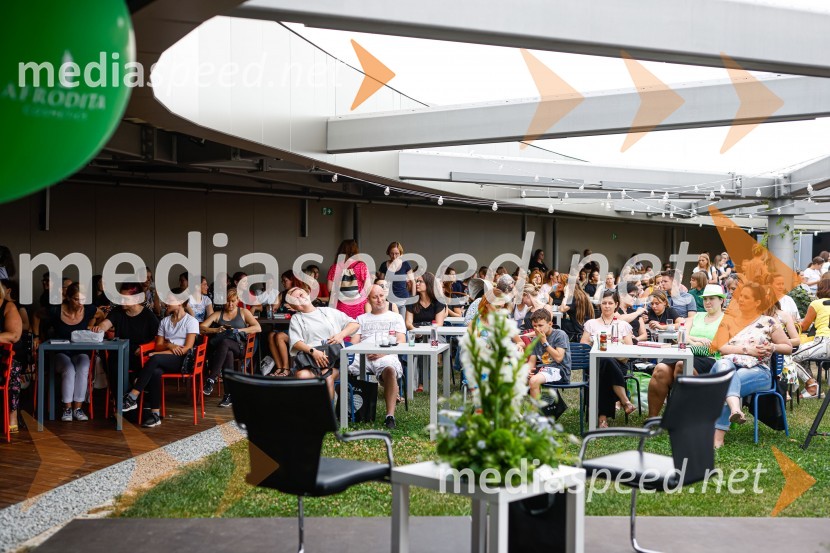 Pogovor z ameriško vlogerko Kristino Kuzmič ob izidu knjige Drži se