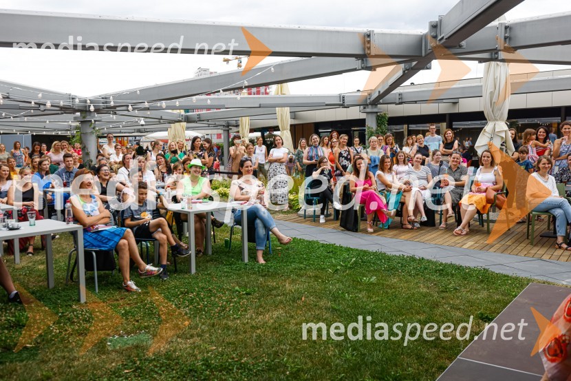 Pogovor z ameriško vlogerko Kristino Kuzmič ob izidu knjige Drži se