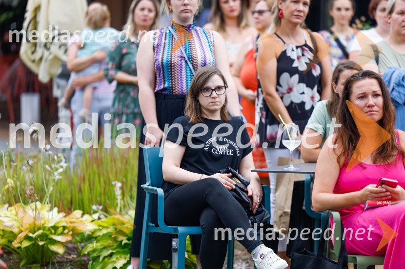 Pogovor z ameriško vlogerko Kristino Kuzmič ob izidu knjige Drži se