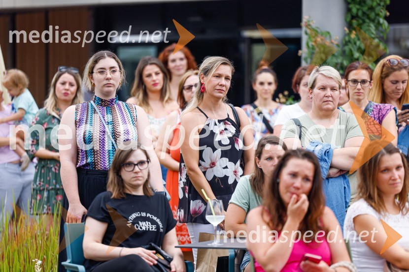 Pogovor z ameriško vlogerko Kristino Kuzmič ob izidu knjige Drži se