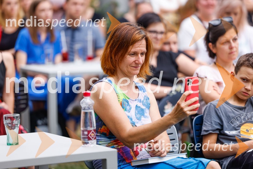 Pogovor z ameriško vlogerko Kristino Kuzmič ob izidu knjige Drži se