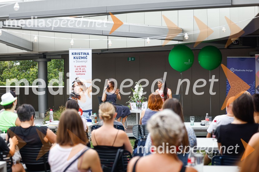  Kristina Kuzmič, spletna vplivnica;  Ana Maria Mitić, stand up komičarkaPogovor z ameriško vlogerko Kristino Kuzmič ob izidu knjige Drži se