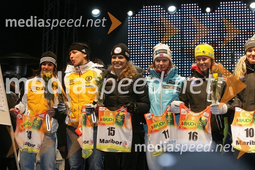 Kathrin Hölzl, smučarka (Nemčija), Monika Bergmann, smučarka (Nemčija), Manuela Mölgg, smučarka (Italija), Nina Loeseth, smučarka (Norveška), Maria Pietilae-Holmner, smučarka (Švedska) in Anja Pärson, smučarka (Švedska)Zlata Lisica, podelitev nagrad za veleslalom in žrebanje startnih številk za slalom