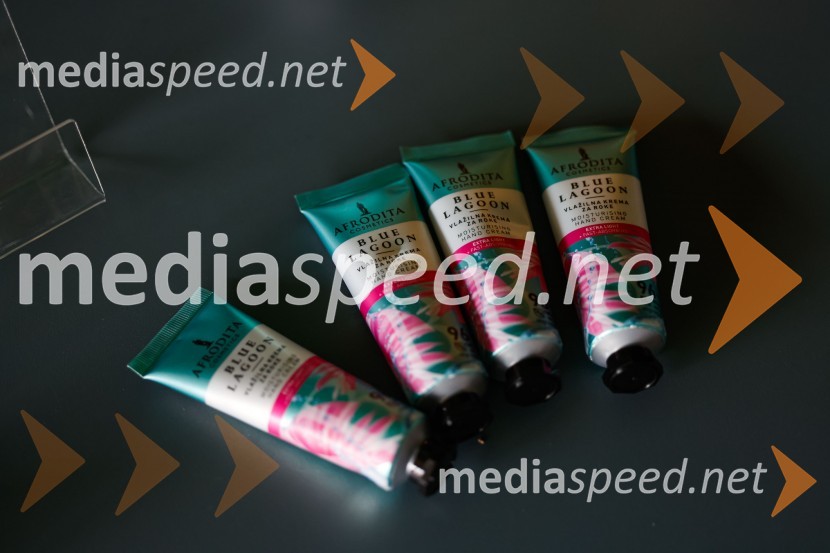 Pogovor z ameriško vlogerko Kristino Kuzmič ob izidu knjige Drži se