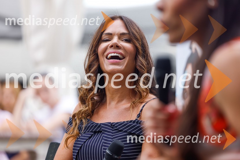  Kristina Kuzmič, spletna vplivnicaPogovor z ameriško vlogerko Kristino Kuzmič ob izidu knjige Drži se