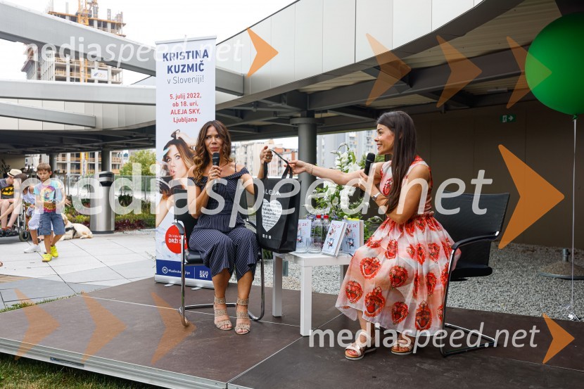  Kristina Kuzmič, spletna vplivnica;  Ana Maria Mitić, stand up komičarkaPogovor z ameriško vlogerko Kristino Kuzmič ob izidu knjige Drži se