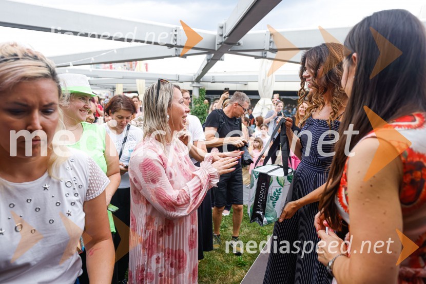  ... ;  Mišela  Firšt Vučenović, Kozmetika Afrodita;  Kristina Kuzmič, spletna vplivnicaPogovor z ameriško vlogerko Kristino Kuzmič ob izidu knjige Drži se