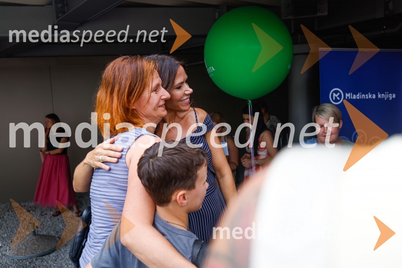  ... ;  Kristina Kuzmič, spletna vplivnicaPogovor z ameriško vlogerko Kristino Kuzmič ob izidu knjige Drži se