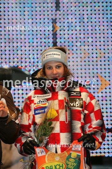 Ana Jelušić, smučarka (Hrvaška)Zlata Lisica, podelitev nagrad za veleslalom in žrebanje startnih številk za slalom