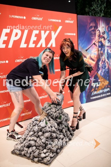  Tanja Divac, novinarka;  Kaja Kočevar, “Kaya Solo”Večer Superjunakov in premiera filma Thor: Ljubezen in grom v Cineplexxu