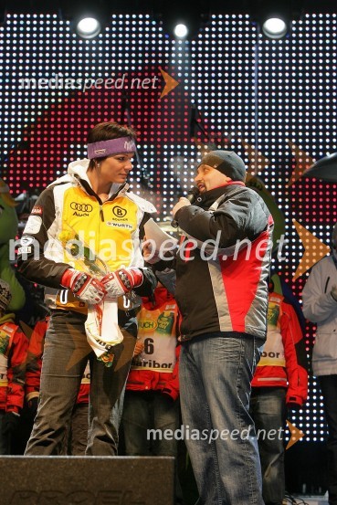 Maria Riesch, smučarka (Nemčija) in Dejan Vedlin, moderator Radia City ter član ekipe Reporter MilanZlata Lisica, podelitev nagrad za veleslalom in žrebanje startnih številk za slalom