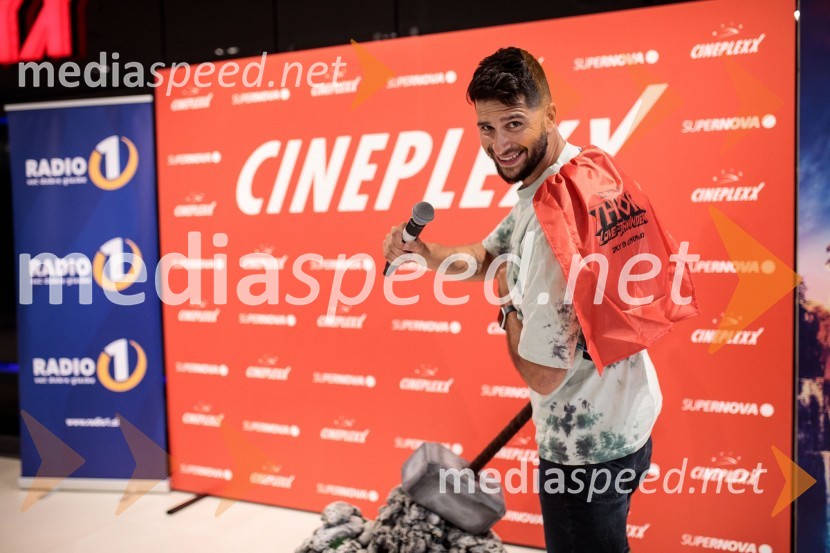  Uroš Bitenc, moderator, vplivnešVečer Superjunakov in premiera filma Thor: Ljubezen in grom v Cineplexxu