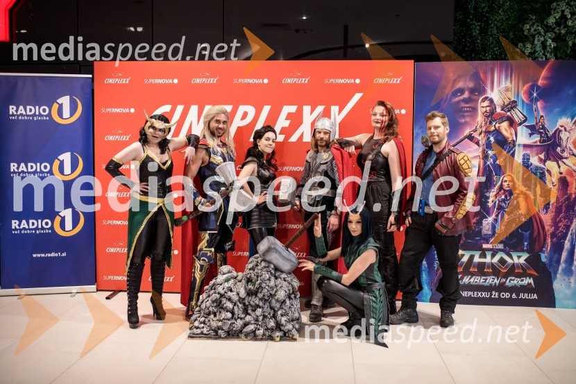  Klara Krebs, NOX;  Matic Gaiser, Thor;  Pija Demšar;  Klemen Čotar;  Lara Mayland;  Jurij K. Koya;  Klara Čotar, Black Tea CosplayVečer Superjunakov in premiera filma Thor: Ljubezen in grom v Cineplexxu