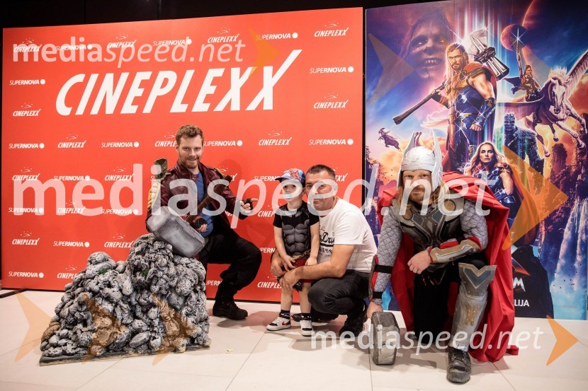  Jurij K. Koya;  ... ;  ... ;  Klemen ČotarVečer Superjunakov in premiera filma Thor: Ljubezen in grom v Cineplexxu