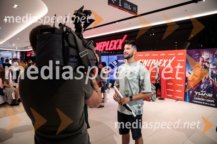  Uroš Bitenc, moderator, vplivnešVečer Superjunakov in premiera filma Thor: Ljubezen in grom v Cineplexxu