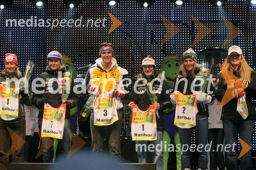 Tanja Poutiainen, smučarka (Finska), Šarka Zahrobska, smučarka (Češka), Maria Riesch, smučarka (Nemčija), Kathrin Zettel, smučarka (Avstrija), Therese Borssen, smučarka (Švedska) in Lindsey Vonn, smučarka (ZDA)Zlata Lisica, podelitev nagrad za veleslalom in žrebanje startnih številk za slalom