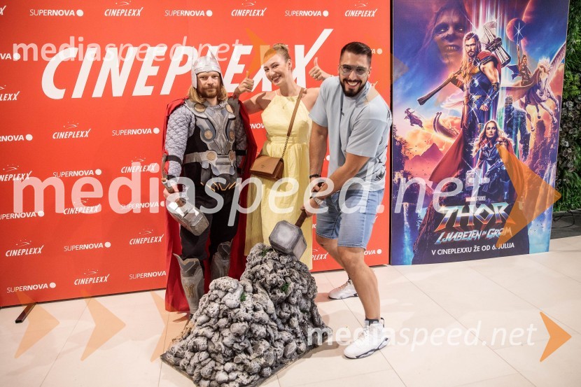  Klemen Čotar;  Yvonne Srdoč, manekenka;  Challe Salle, glasbenik, raperVečer Superjunakov in premiera filma Thor: Ljubezen in grom v Cineplexxu