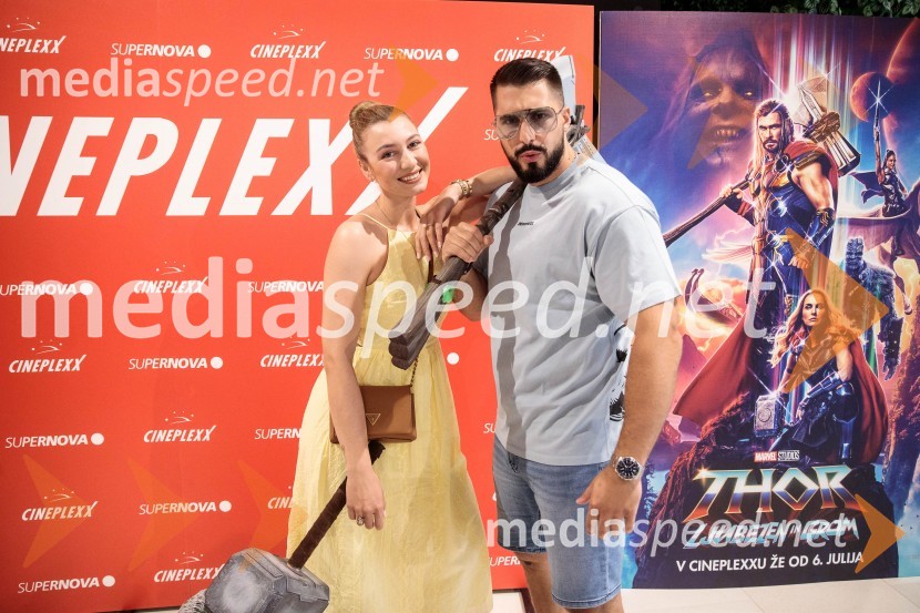  Yvonne Srdoč, manekenka;  Challe Salle, glasbenik, raperVečer Superjunakov in premiera filma Thor: Ljubezen in grom v Cineplexxu