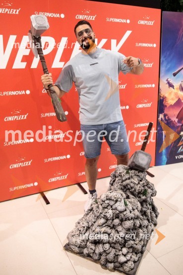 Challe Salle, glasbenik, raperVečer Superjunakov in premiera filma Thor: Ljubezen in grom v Cineplexxu