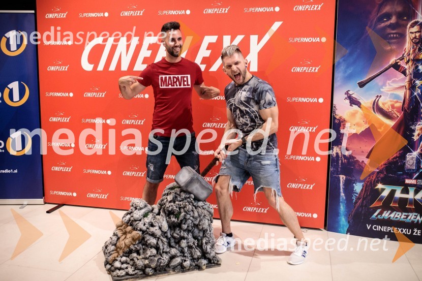  Luka Švigelj;  Klemen Bunderla, radijski voditelj, radio AktualVečer Superjunakov in premiera filma Thor: Ljubezen in grom v Cineplexxu