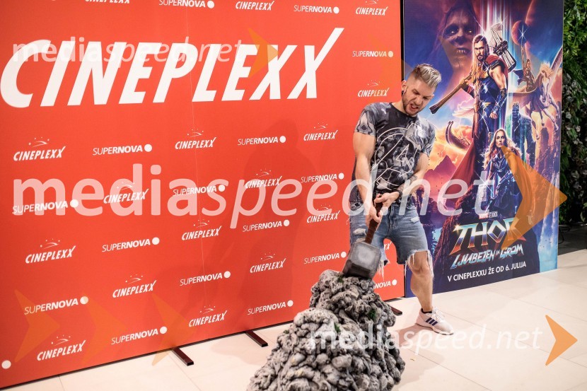  Klemen Bunderla, radijski voditelj, radio AktualVečer Superjunakov in premiera filma Thor: Ljubezen in grom v Cineplexxu