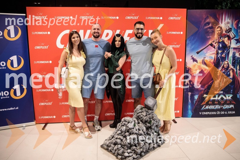  Ariana Hodžić, Miss turizma 2018;  Pero Martić;  Klara Čotar, Black Tea Cosplay;  Challe Salle, glasbenik, raper;  Yvonne Srdoč, manekenkaVečer Superjunakov in premiera filma Thor: Ljubezen in grom v Cineplexxu