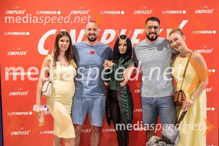  Ariana Hodžić, Miss turizma 2018;  Pero Martić;  Klara Čotar, Black Tea Cosplay;  Challe Salle, glasbenik, raper;  Yvonne Srdoč, manekenkaVečer Superjunakov in premiera filma Thor: Ljubezen in grom v Cineplexxu