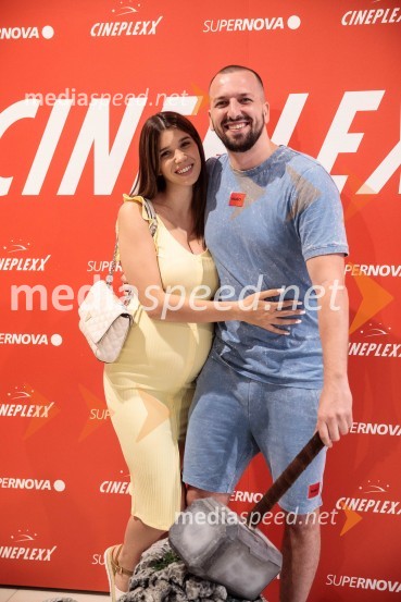  Ariana Hodžić, Miss turizma 2018;  Pero MartićVečer Superjunakov in premiera filma Thor: Ljubezen in grom v Cineplexxu