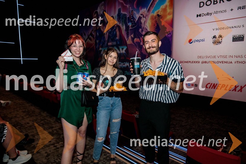  Kaja Kočevar, “Kaya Solo”;  ... ;  Žan Cehnar, modelVečer Superjunakov in premiera filma Thor: Ljubezen in grom v Cineplexxu