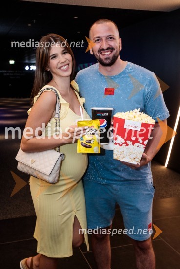  Ariana Hodžić, Miss turizma 2018;  Pero MartićVečer Superjunakov in premiera filma Thor: Ljubezen in grom v Cineplexxu