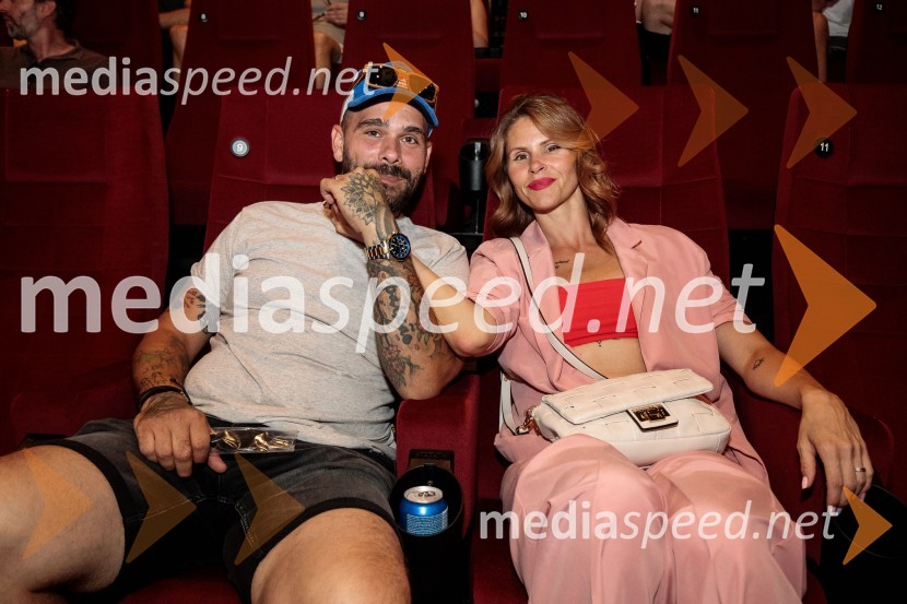  Jani Jugovic, Cool Fotr;  Teja  Jugovic, spletna vplivnica, Cool mamacitaVečer Superjunakov in premiera filma Thor: Ljubezen in grom v Cineplexxu