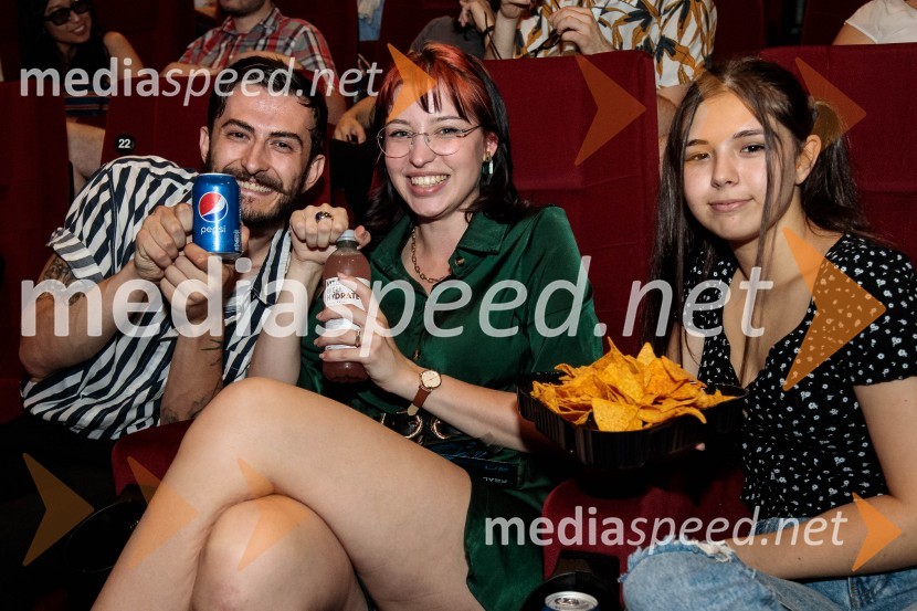  Žan Cehnar, model;  Kaja Kočevar, “Kaya Solo”;  ... Večer Superjunakov in premiera filma Thor: Ljubezen in grom v Cineplexxu