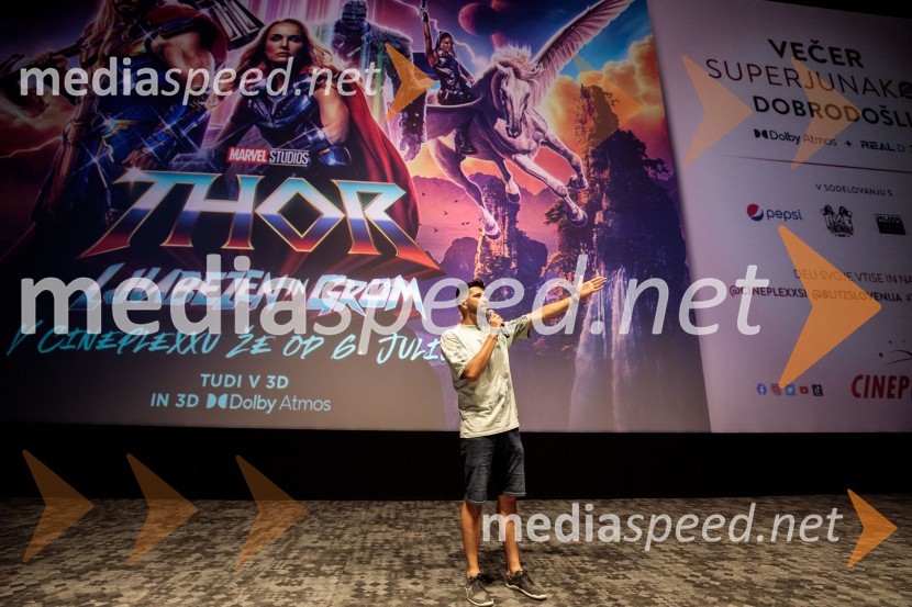  Uroš Bitenc, moderator, vplivnešVečer Superjunakov in premiera filma Thor: Ljubezen in grom v Cineplexxu