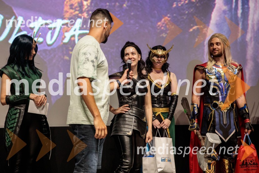 Klara Čotar, Black Tea Cosplay;  Uroš Bitenc, moderator, vplivneš;  Pija Demšar;  Klara Krebs, NOX;  Matic Gaiser, ThorVečer Superjunakov in premiera filma Thor: Ljubezen in grom v Cineplexxu