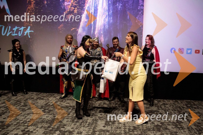  Klara Krebs, NOX;  Ariana Hodžić, Miss turizma 2018Večer Superjunakov in premiera filma Thor: Ljubezen in grom v Cineplexxu