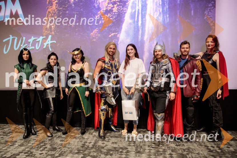  Klara Čotar, Black Tea Cosplay;  Pija Demšar;  Klara Krebs, NOX;  Matic Gaiser, Thor;  ... ;  Klemen Čotar;  Jurij K. Koya;  Lara MaylandVečer Superjunakov in premiera filma Thor: Ljubezen in grom v Cineplexxu
